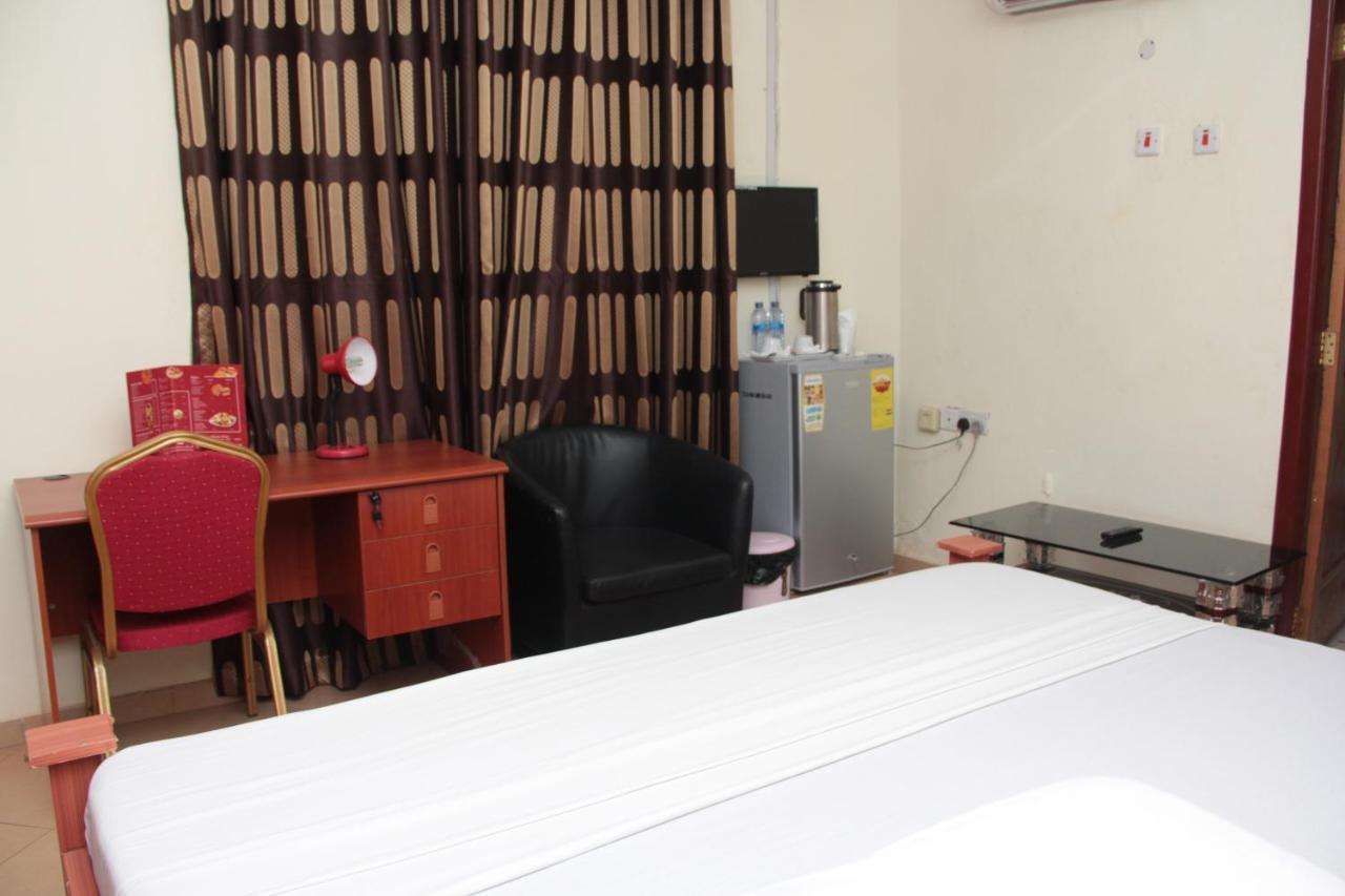 Nbangba Hotel Techiman Luaran gambar