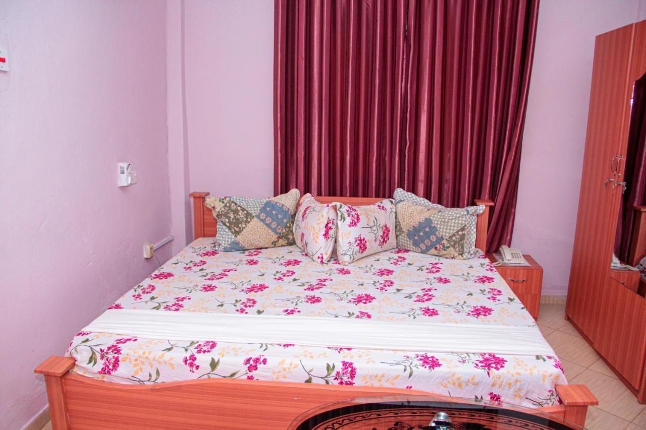 Nbangba Hotel Techiman Luaran gambar