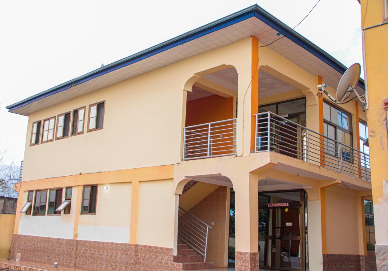Nbangba Hotel Techiman Luaran gambar
