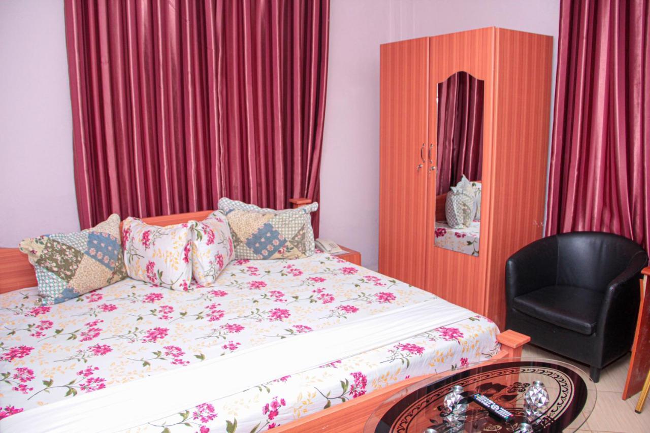 Nbangba Hotel Techiman Luaran gambar